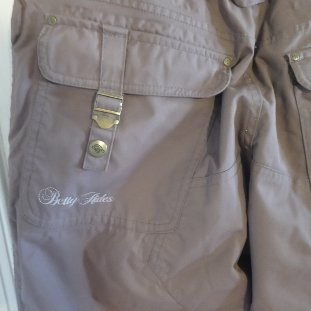 Betty rides ski pants - Picture 3 of 5